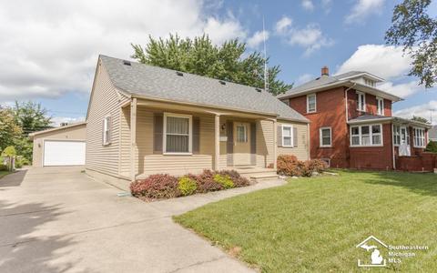 643 Bentley, Monroe, MI 48162 photo 1