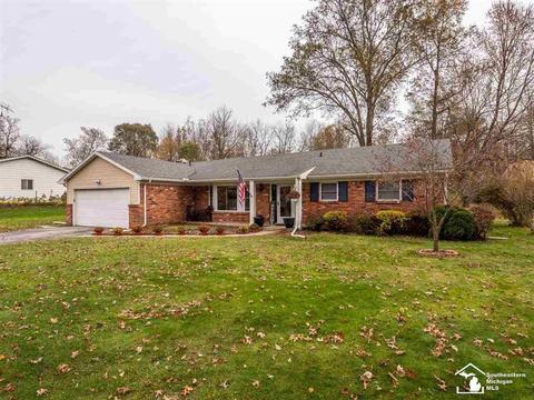 8064 Comanche Trl, Temperance, MI 48182 photo 1