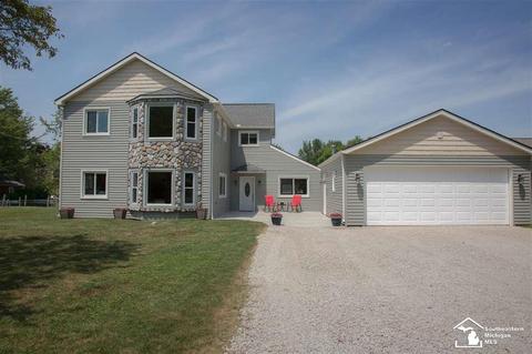 724 Ruskin, Algonac, MI 48001 photo 1