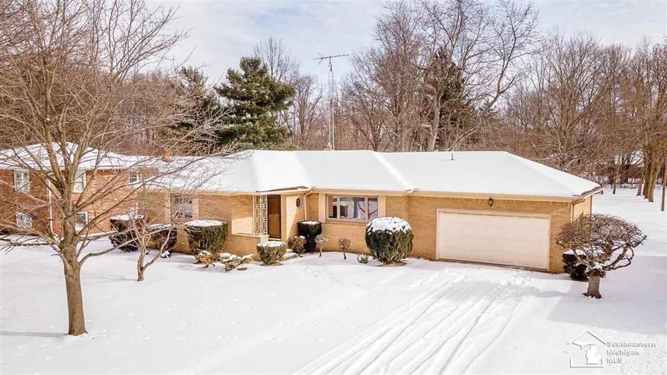 782 Ruff Dr, Monroe, MI 48162 44 Photos MLS 57050064952 Movoto