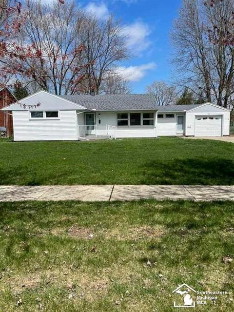 678 Maple Dr, Dundee, MI 48131 photo 1