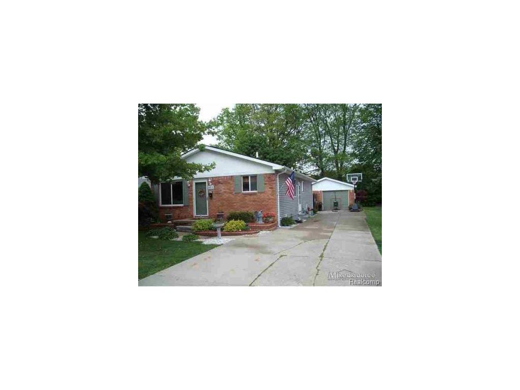 823 Whiting St, Saint Clair, MI 48079 photo 1
