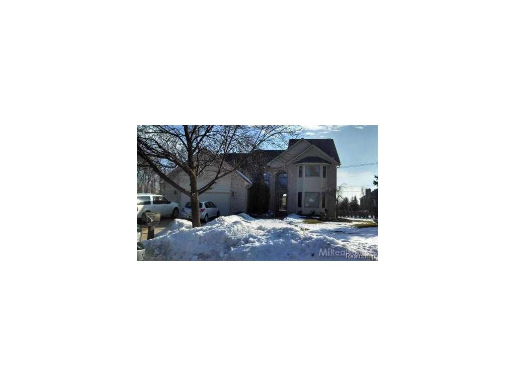 34760 Eberlein Dr, Fraser, MI 48026 photo 1