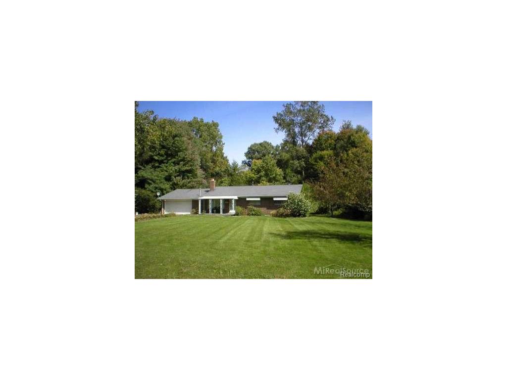 8947 Field Rd, Clay Twp, MI 48001 photo 1
