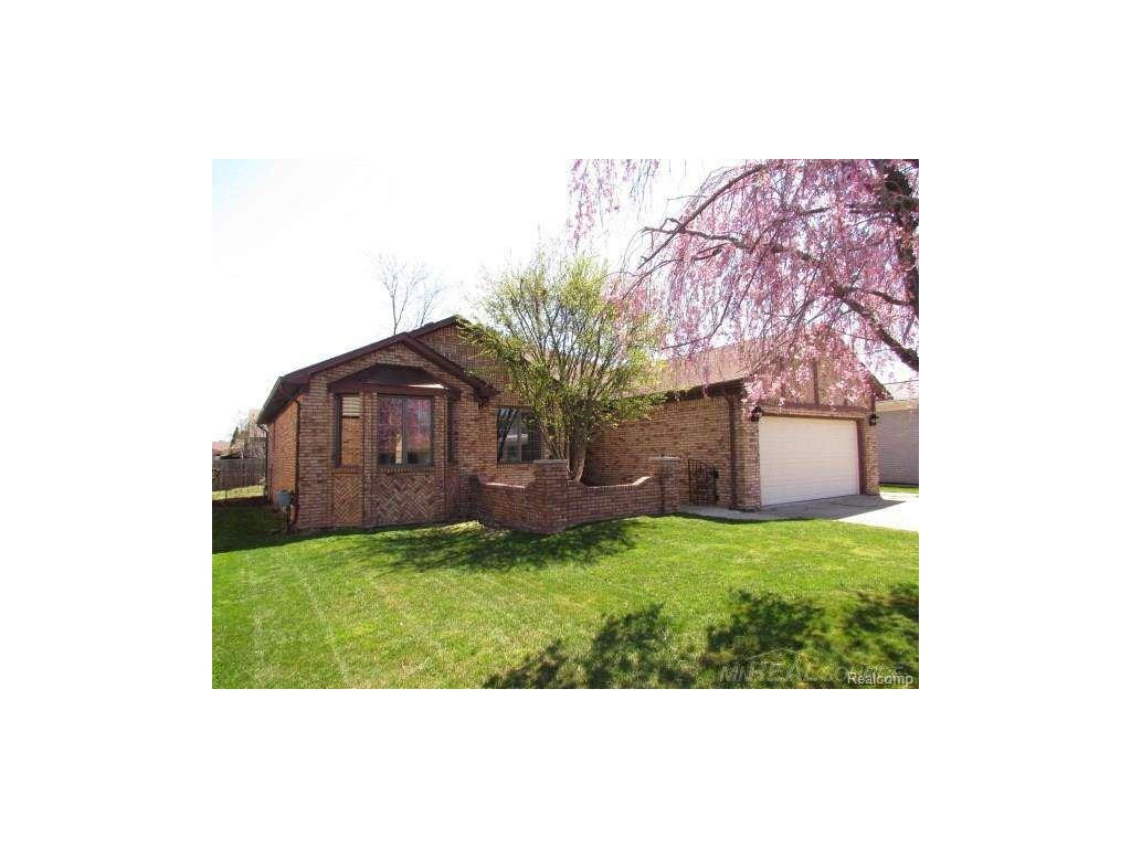 46122 Meadow Ln, Macomb, MI 48044 photo 1