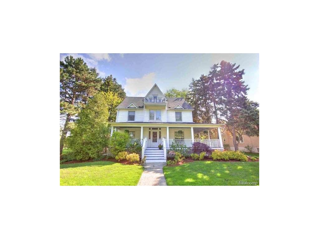 572 St Clair, Grosse Pointe, MI 48230 photo 1
