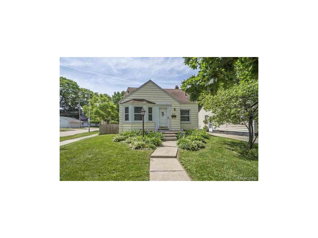 2105 Brys, Grosse Pointe Woods, MI 48236 photo 1
