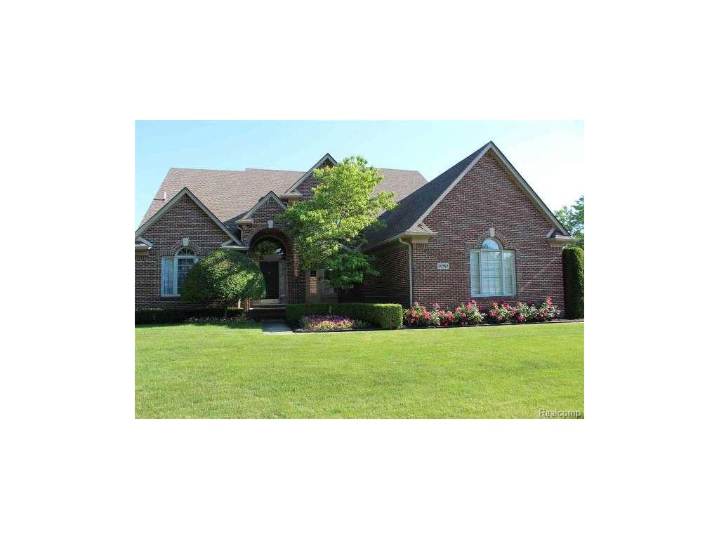 20762 Wolf Dr, Macomb, MI 48044 photo 1
