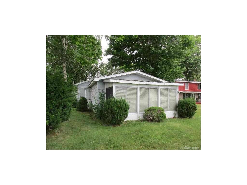5446 N Lakeshore Rd, Deckerville, MI 48427 photo 1