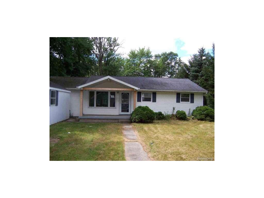 138 Murphy Dr, Saint Clair, MI 48079 photo 1