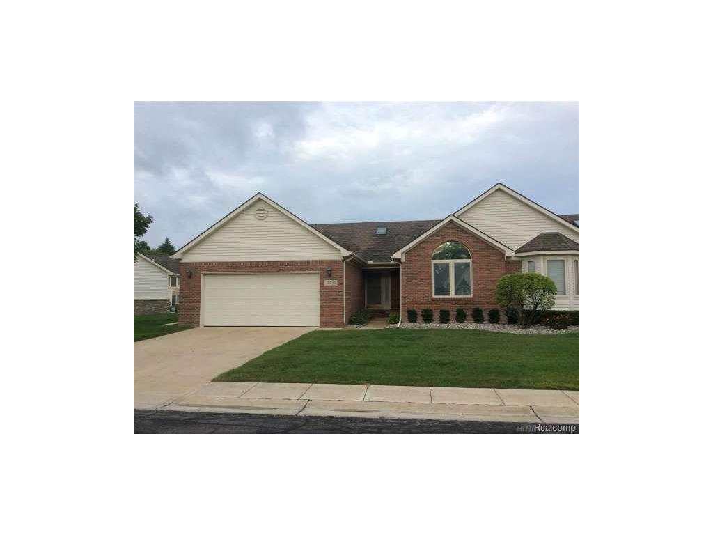 579 E Snowbird Cir, St. Clair, MI 48079 photo 1