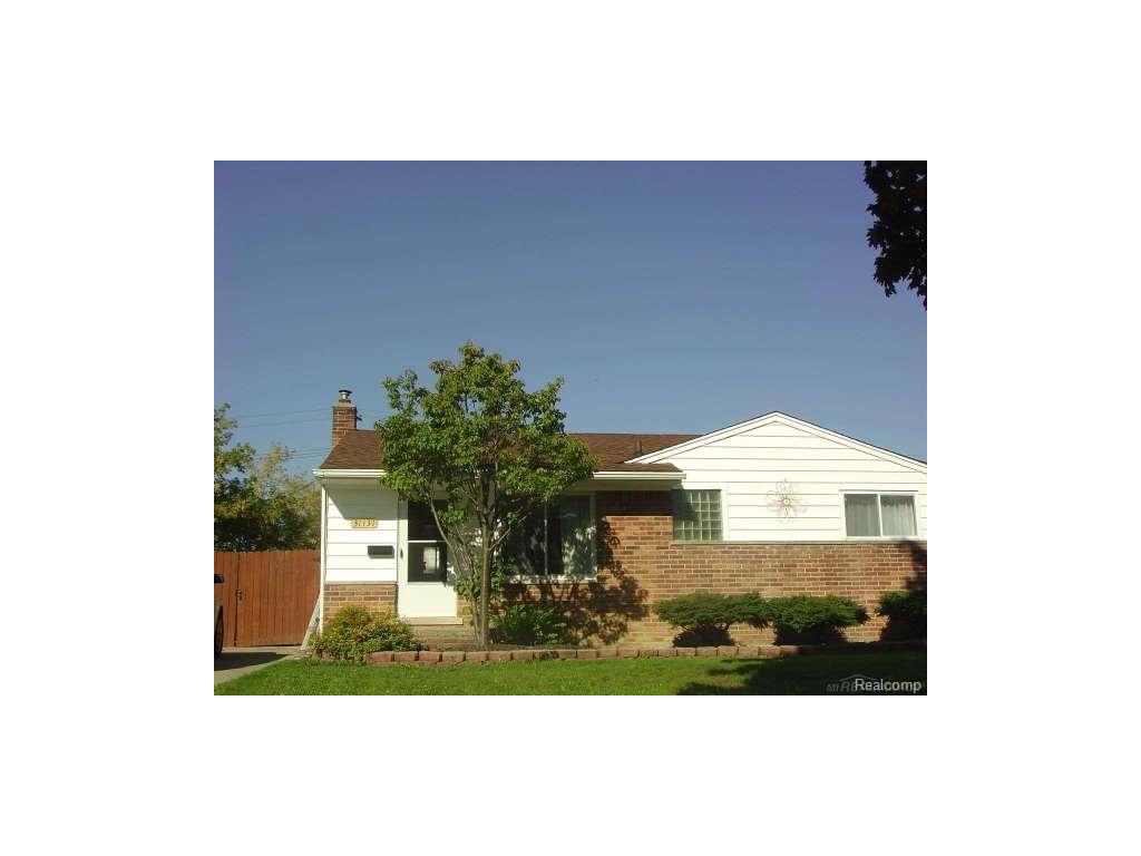 31131 E Wind Dr, Fraser, MI 48026 photo 1