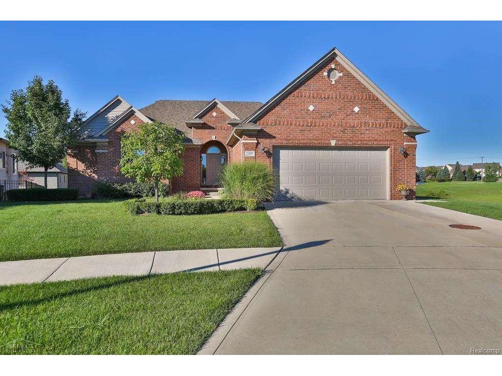 21997 Pinder Ct, Macomb, MI 48044 photo 1