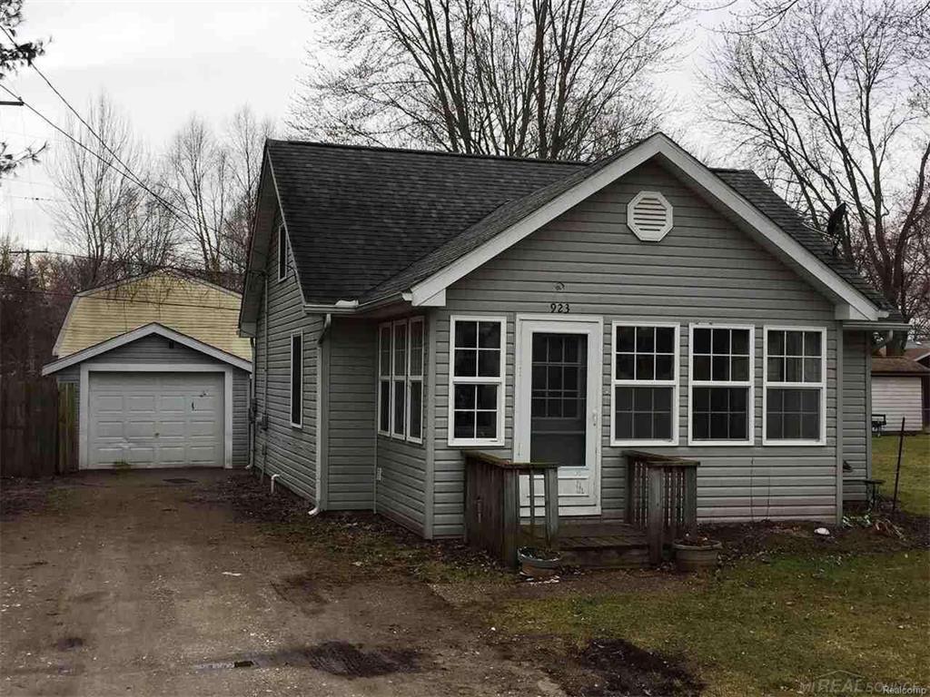923 Howard, Algonac, MI 48001 photo 1