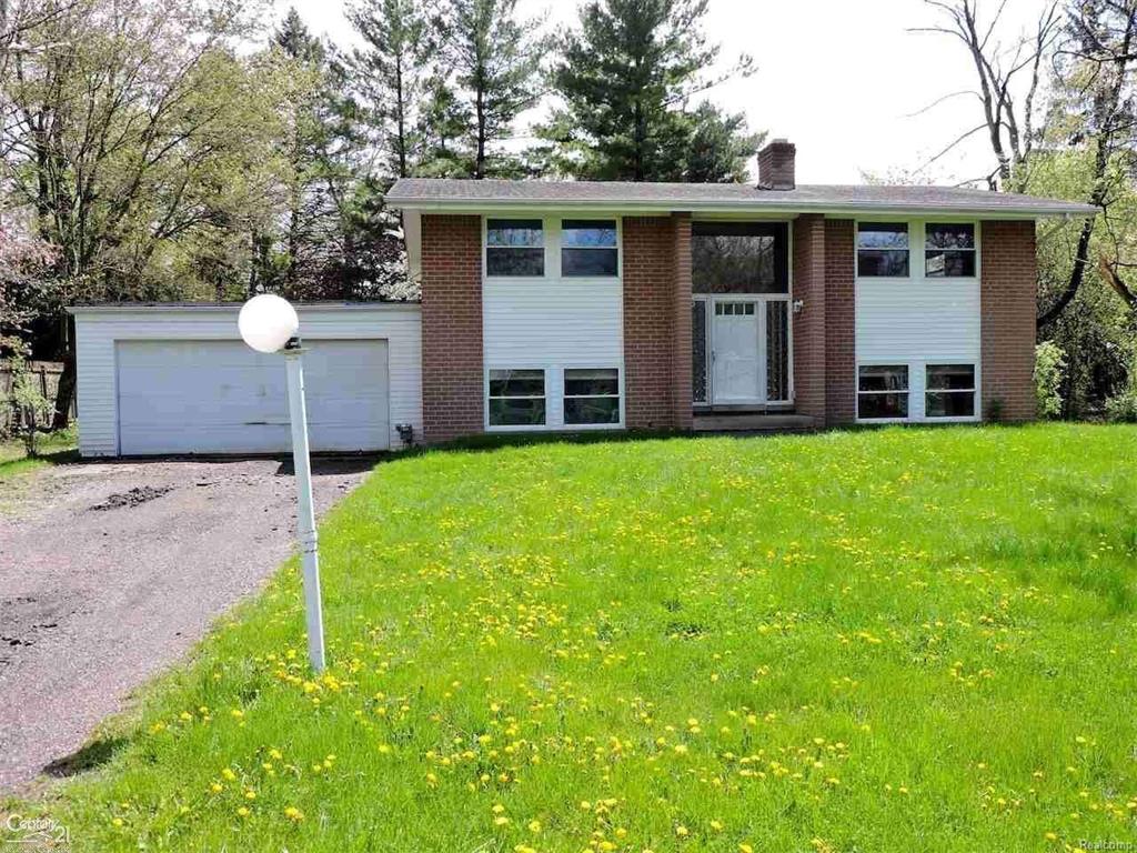 3576 Upton, Troy, MI 48084 photo 1