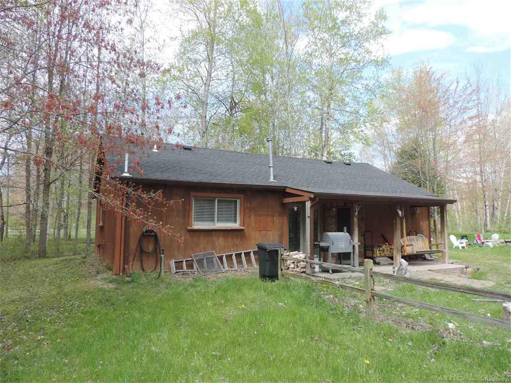 2165 Loree Rd, Applegate, MI 48401 photo 1