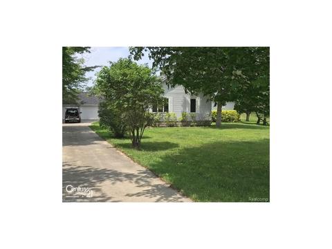2594 Lakeshore Rd, Applegate, MI 48401 photo 1