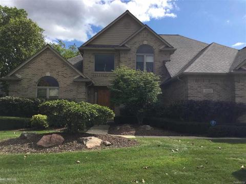 46612 Riverpark E, Macomb, MI 48044 photo 1