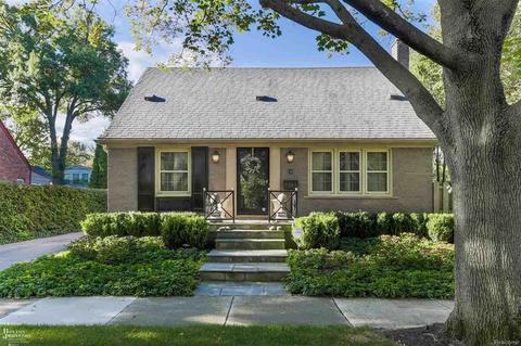 135 Mapleton, Grosse Pointe Farms, MI 48236 photo 1