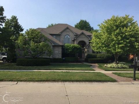 20181 Breezeway Dr, Macomb, MI 48044 photo 1