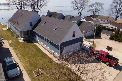 7913 Stark Dr, Clay Twp, MI 48001 photo 1