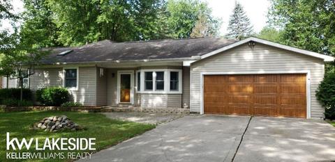 2117 Washington St, Algonac, MI 48001 photo 1
