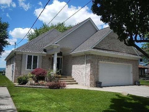 8018 Anchor Bay Dr, Clay Twp, MI 48001 photo 1