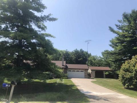 470 S Bartlett Rd, St. Clair, MI 48079 photo 1