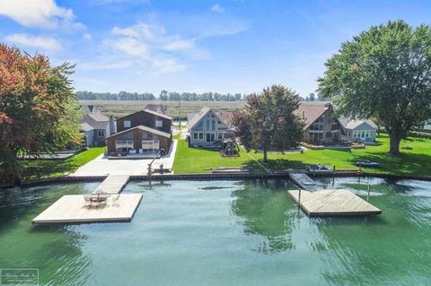 8558 Anchor Bay Dr, Clay, MI 48001 photo 1