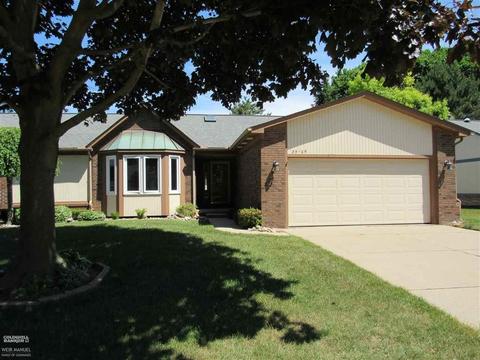 23109 Pine Tree Cir, Macomb, MI 48042 photo 1