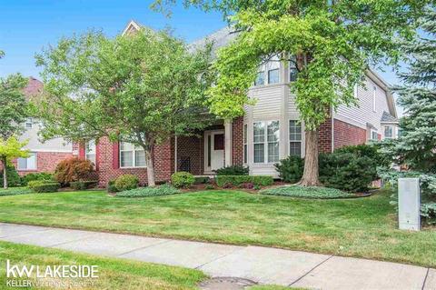 48706 Crescent Dr, Macomb, MI 48044 photo 1
