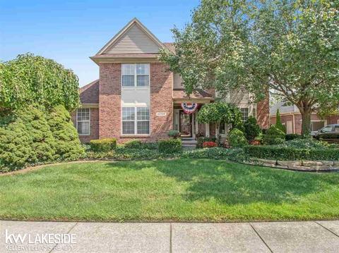 48738 Crescent Dr, Macomb, MI 48044 photo 1