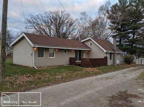 1117 Whiting, St. Clair, MI 48079 photo 1