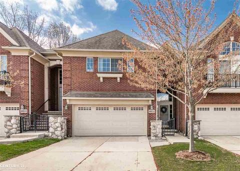 16632 Kensington Dr, Macomb, MI 48044 photo 1