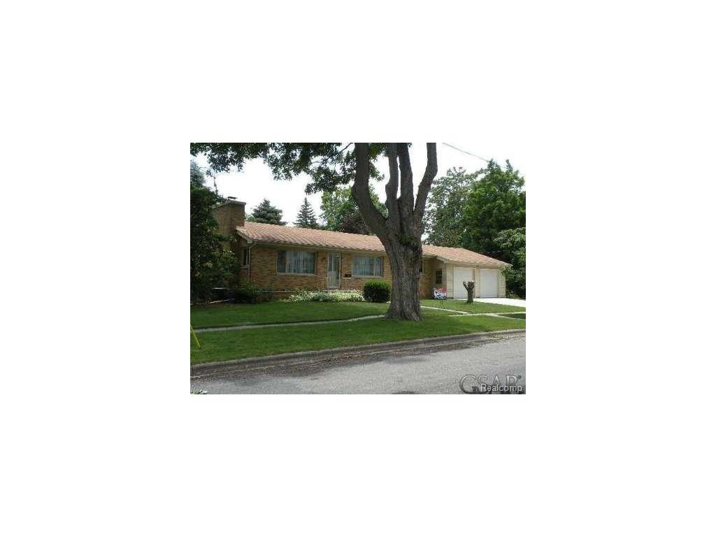 816 Summit, Owosso, MI 48867 photo 1