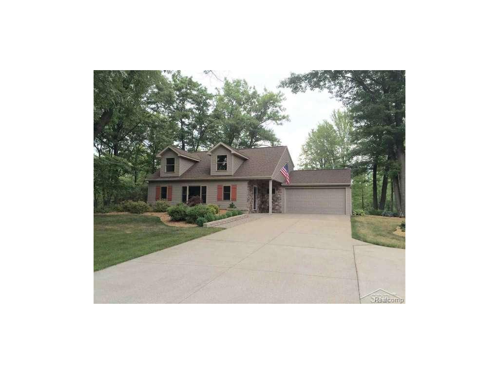 653 E Brks, Midland, MI 48640 photo 1