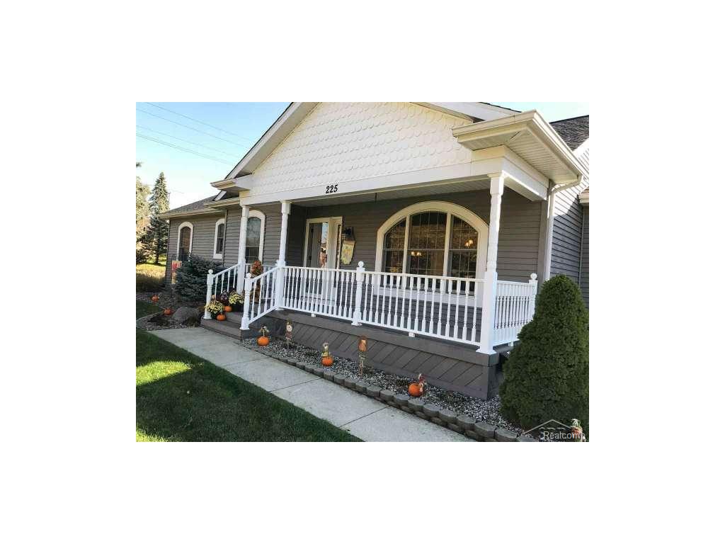 225 Emerson, Vassar, MI 48768 photo 1