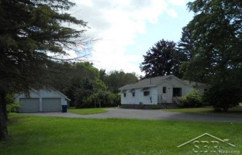 726 E State St, Sterling, MI 48659 photo 1