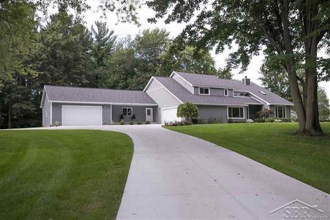 2531 E Pineoak Ct, Midland, MI 48642 photo 1