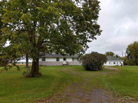 9215 Webster Rd, Freeland, MI 48623 photo 1