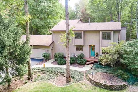3868 E Old Pine Trl, Midland, MI 48642 photo 1