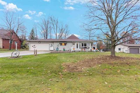 2037 N Haven Dr, Gladwin, MI 48624 photo 1