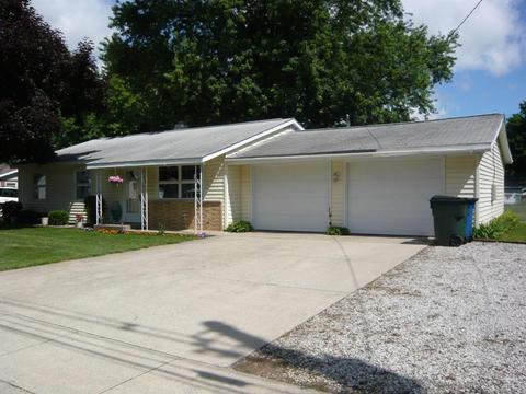 49 Smith St, Coldwater, MI 49036 photo 1