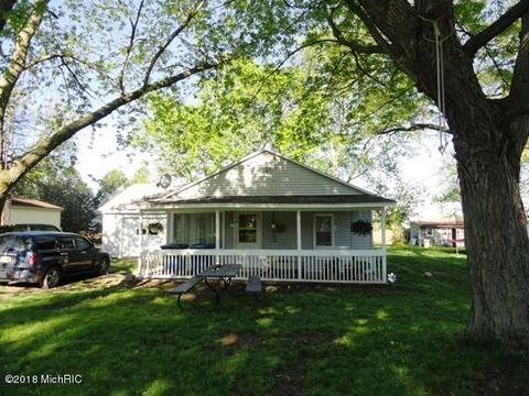 526 S Walker St, Bronson, MI 49028 photo 1