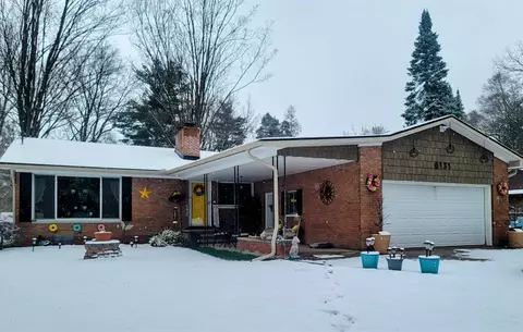 6131 Woodmoor Dr, Burton, MI 48509