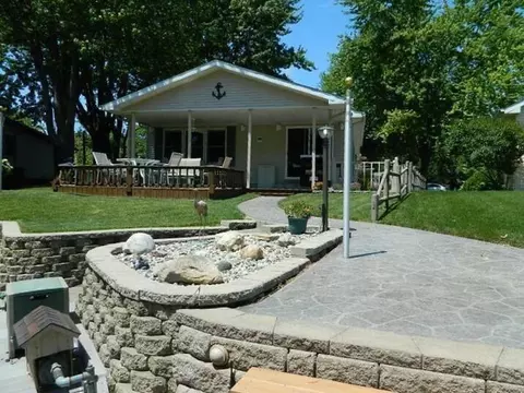 587 Stock Dr, Coldwater, MI 49036