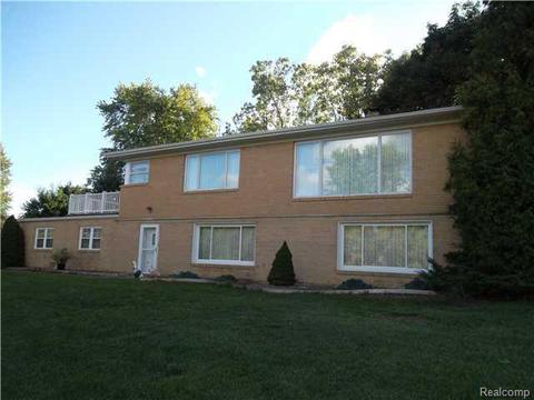 1584 E Clark, Lansing, MI 48906 photo 1