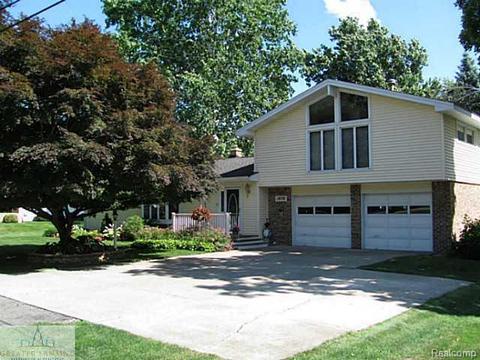 1676 E Stoll Rd, Lansing, MI 48906 photo 1