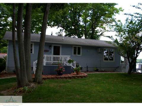 698 Belding, Crystal, MI 48818 photo 1