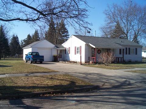 704 E Baldwin St, Saint Johns, MI 48879 photo 1